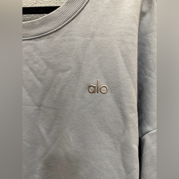 Alo Yoga Large Blue Accolade Sweatshirt. 💙⚡️ - Picture 3 of 3